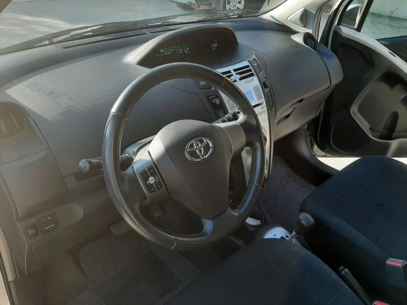 Toyota Yaris, снимка 5 - Автомобили и джипове - 48058525