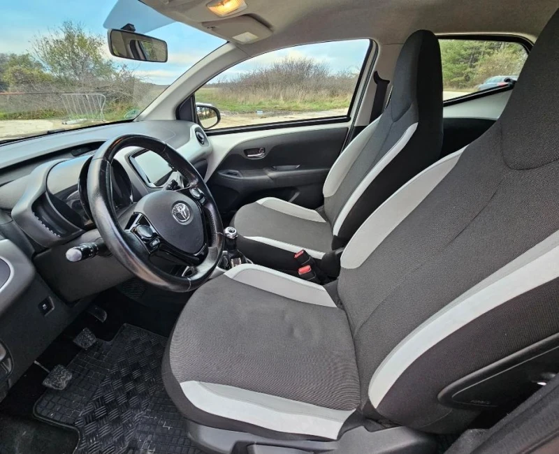 Toyota Aygo Перфектна, Лична Кола, снимка 9 - Автомобили и джипове - 52598665