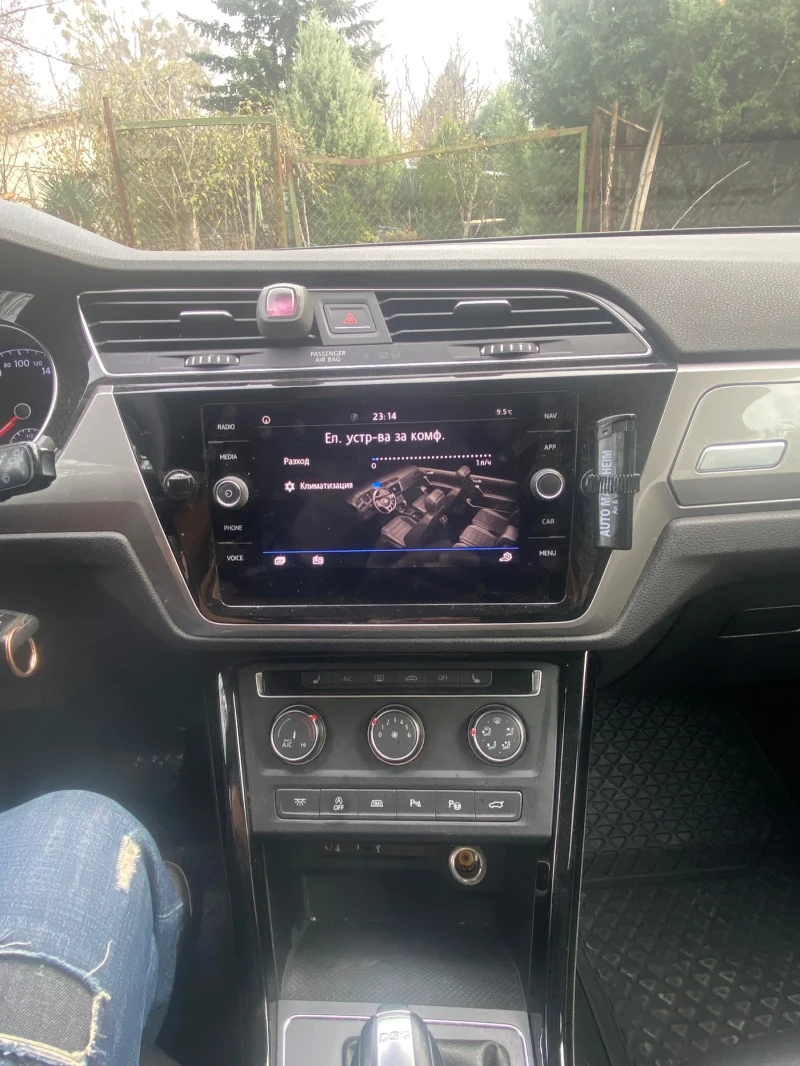 VW Touran, снимка 8 - Автомобили и джипове - 52724217