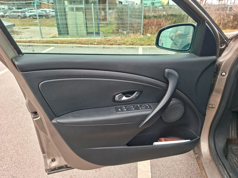 Renault Megane / Fluence 1.5 dci 110 к.с Facelift , снимка 11 - Автомобили и джипове - 53420816