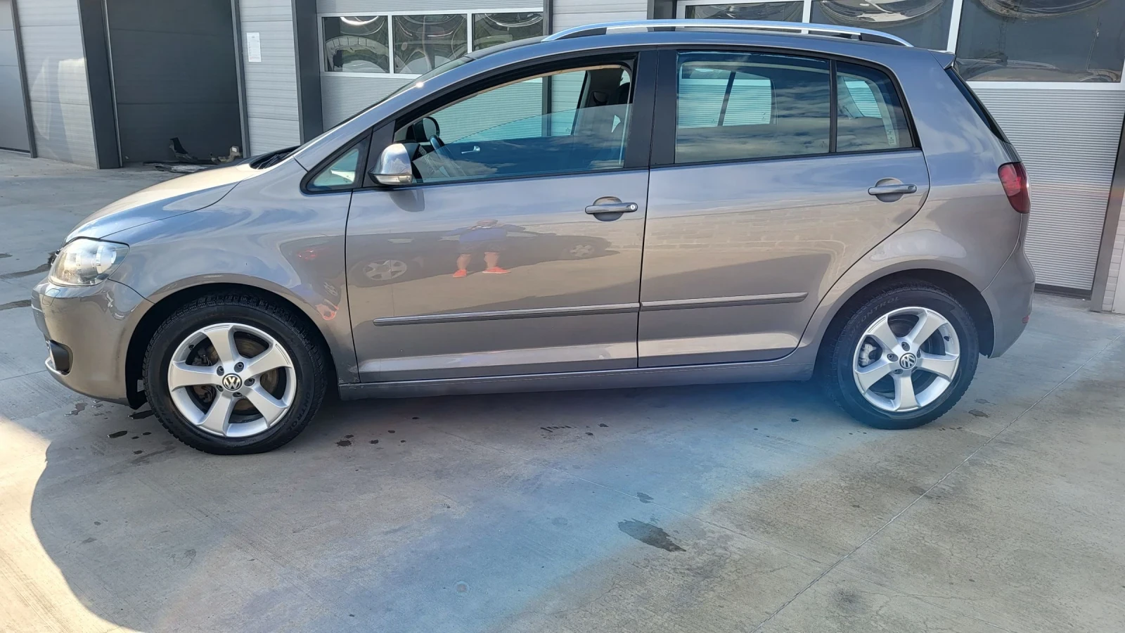 VW Golf Plus 2.0TDI-140 NAVI* HIGHLINE* 6 SKOROSTI* EU5 - изображение 2