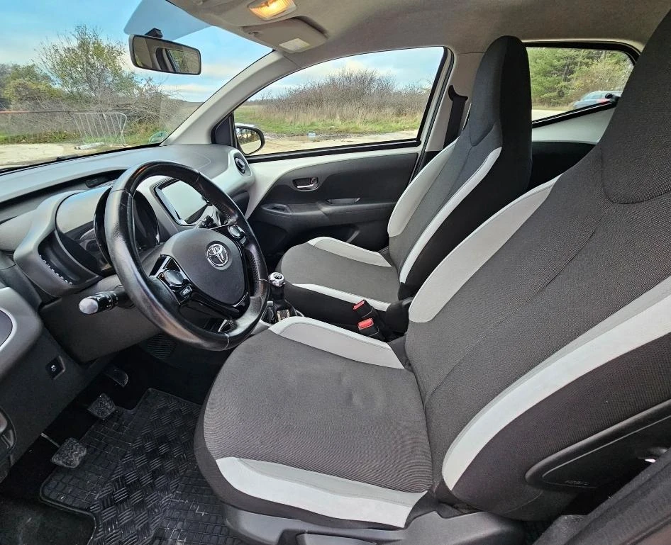 Toyota Aygo Перфектна, Лична Кола - изображение 9