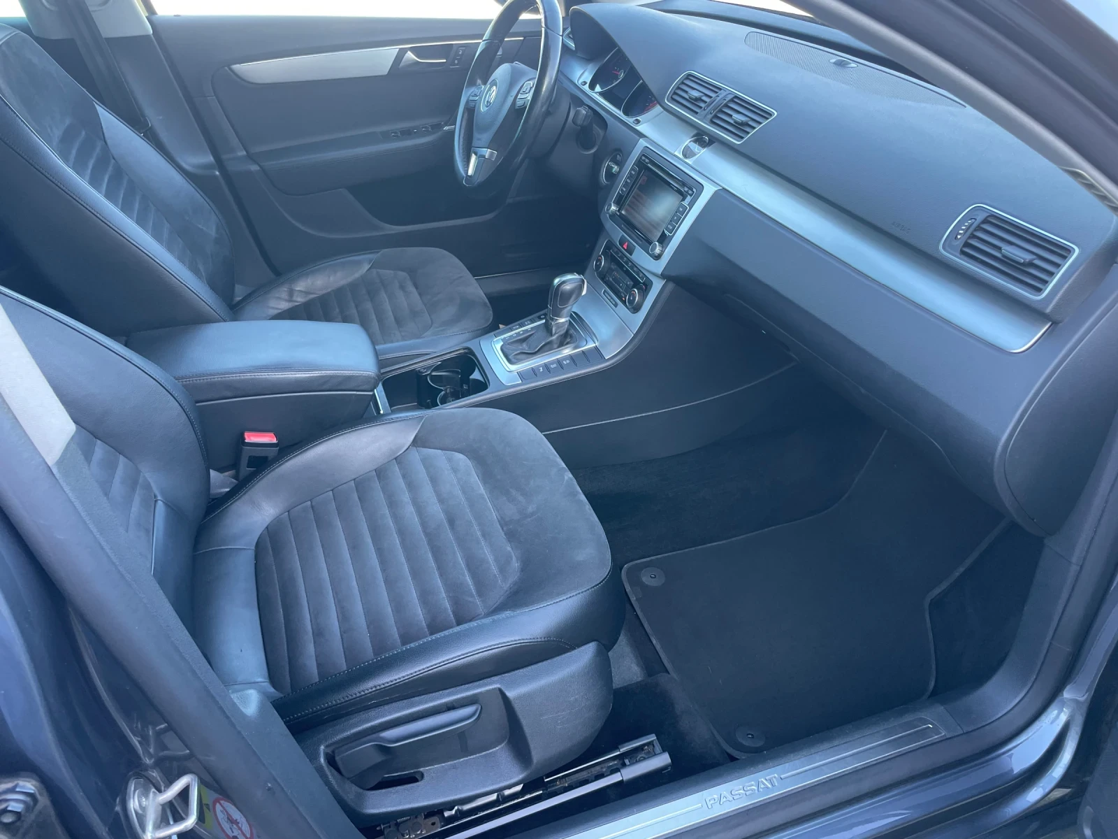 VW Passat 2.0TDI/170hp/DSG/КОЖА/HIGHLINE/ПОДГРЕВ/NAVI, снимка 11 - Автомобили и джипове - 53850305