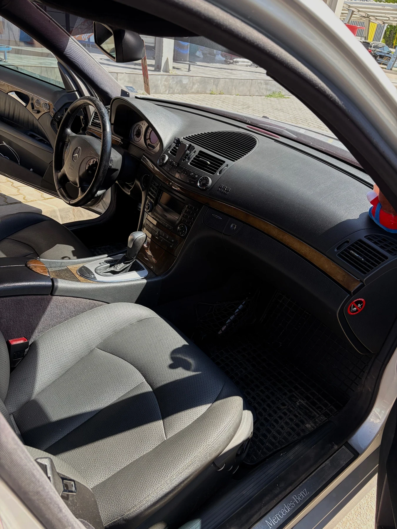 Mercedes-Benz E 320, снимка 11 - Автомобили и джипове - 54380716