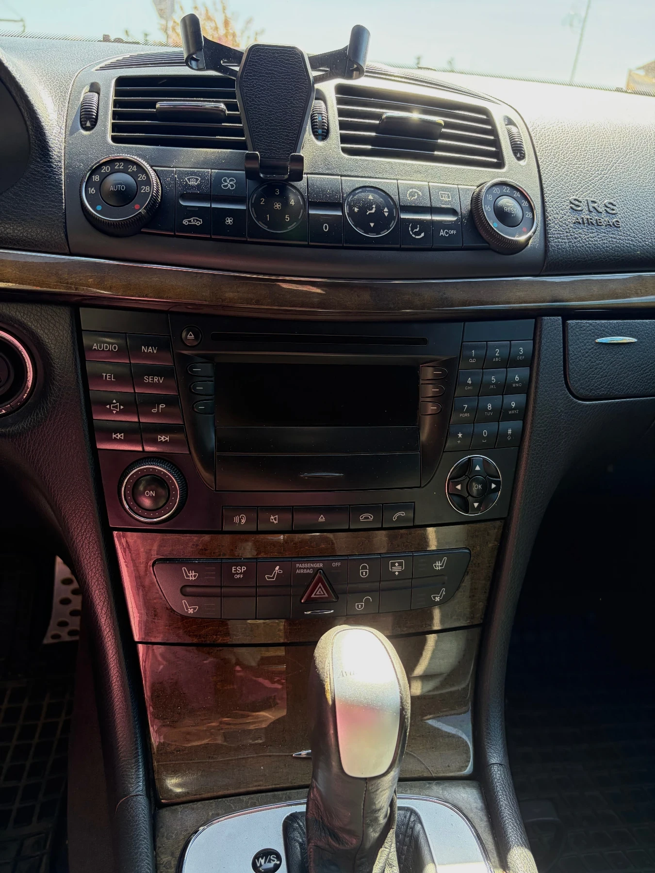 Mercedes-Benz E 320, снимка 8 - Автомобили и джипове - 54380716