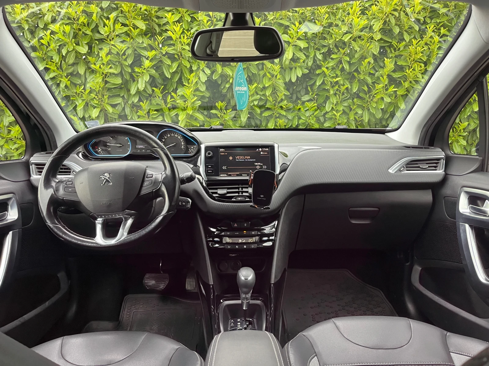 Peugeot 2008 1.2 PureTech, снимка 12 - Автомобили и джипове - 54609168
