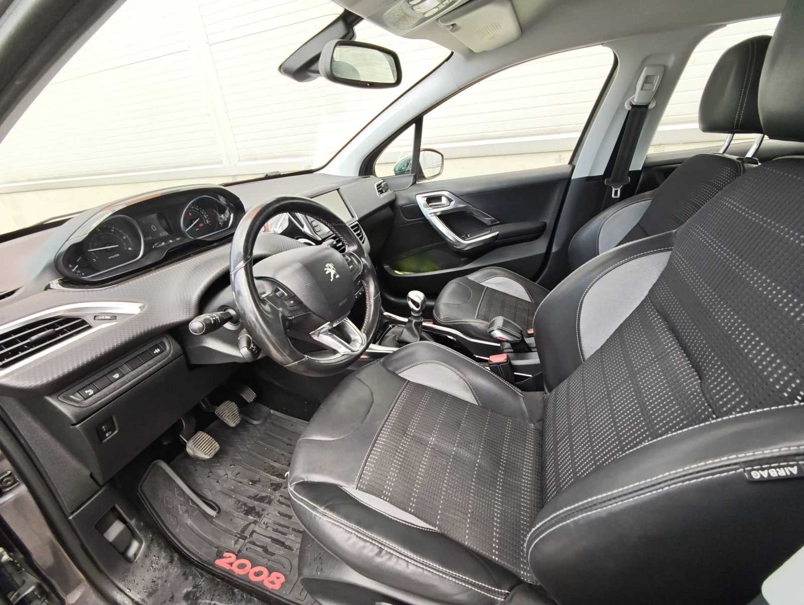 Peugeot 2008, снимка 9 - Автомобили и джипове - 55301034
