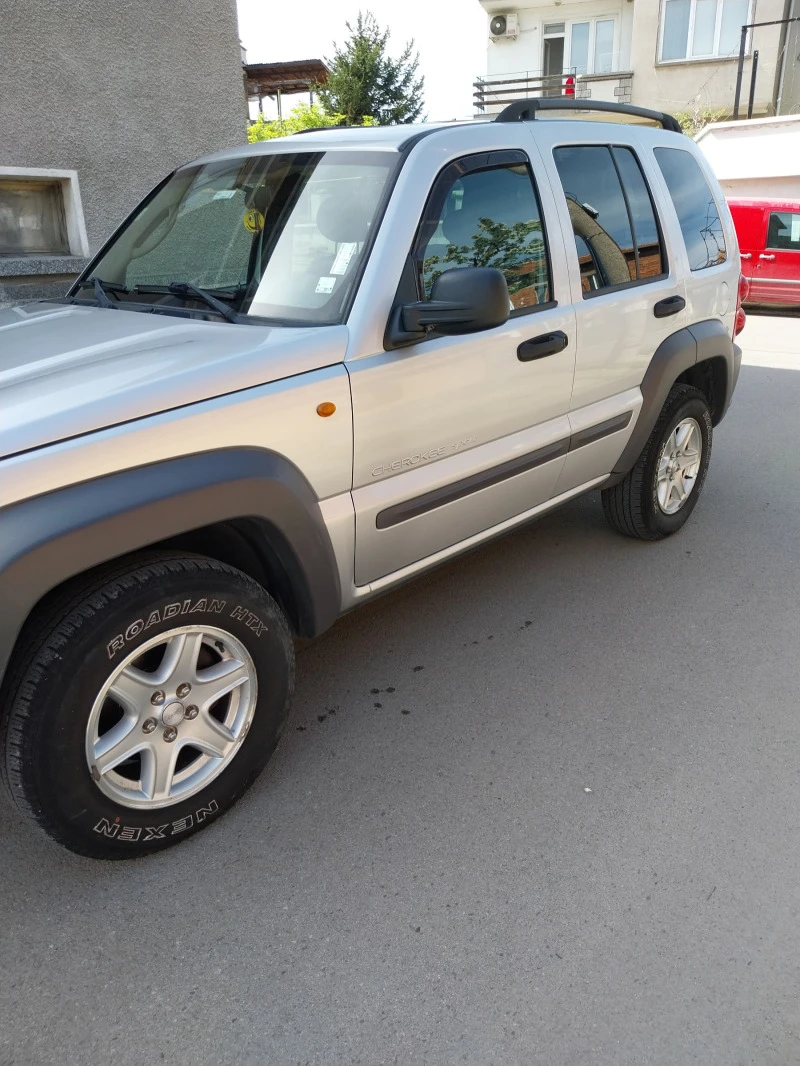 Jeep Cherokee, снимка 2 - Автомобили и джипове - 46966519