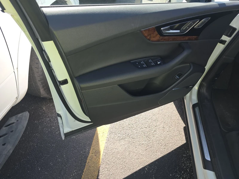 Audi Q7 3.0T Premium Plus, снимка 8 - Автомобили и джипове - 53104450