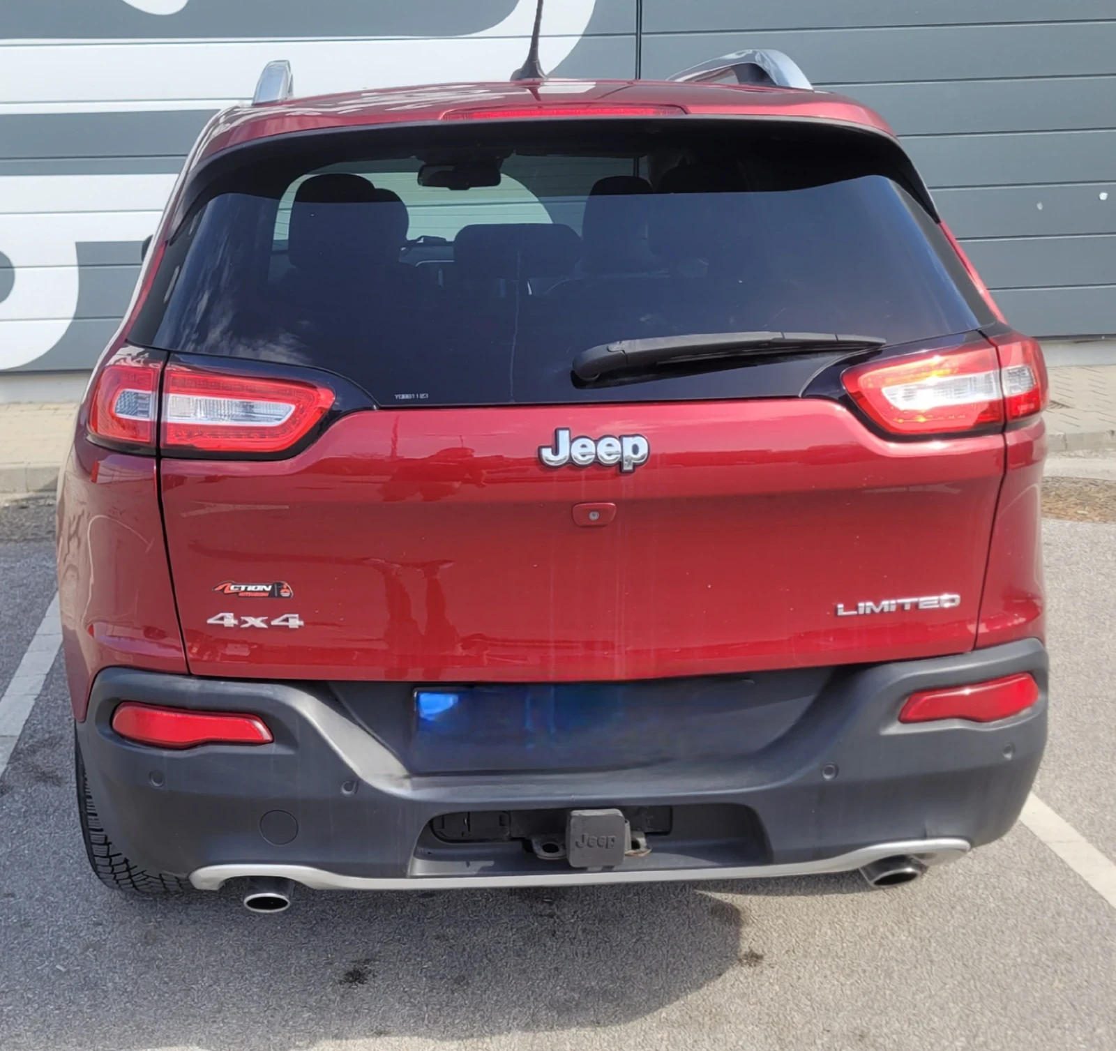 Jeep Cherokee 3.2 LIMITED 4x4 - изображение 6