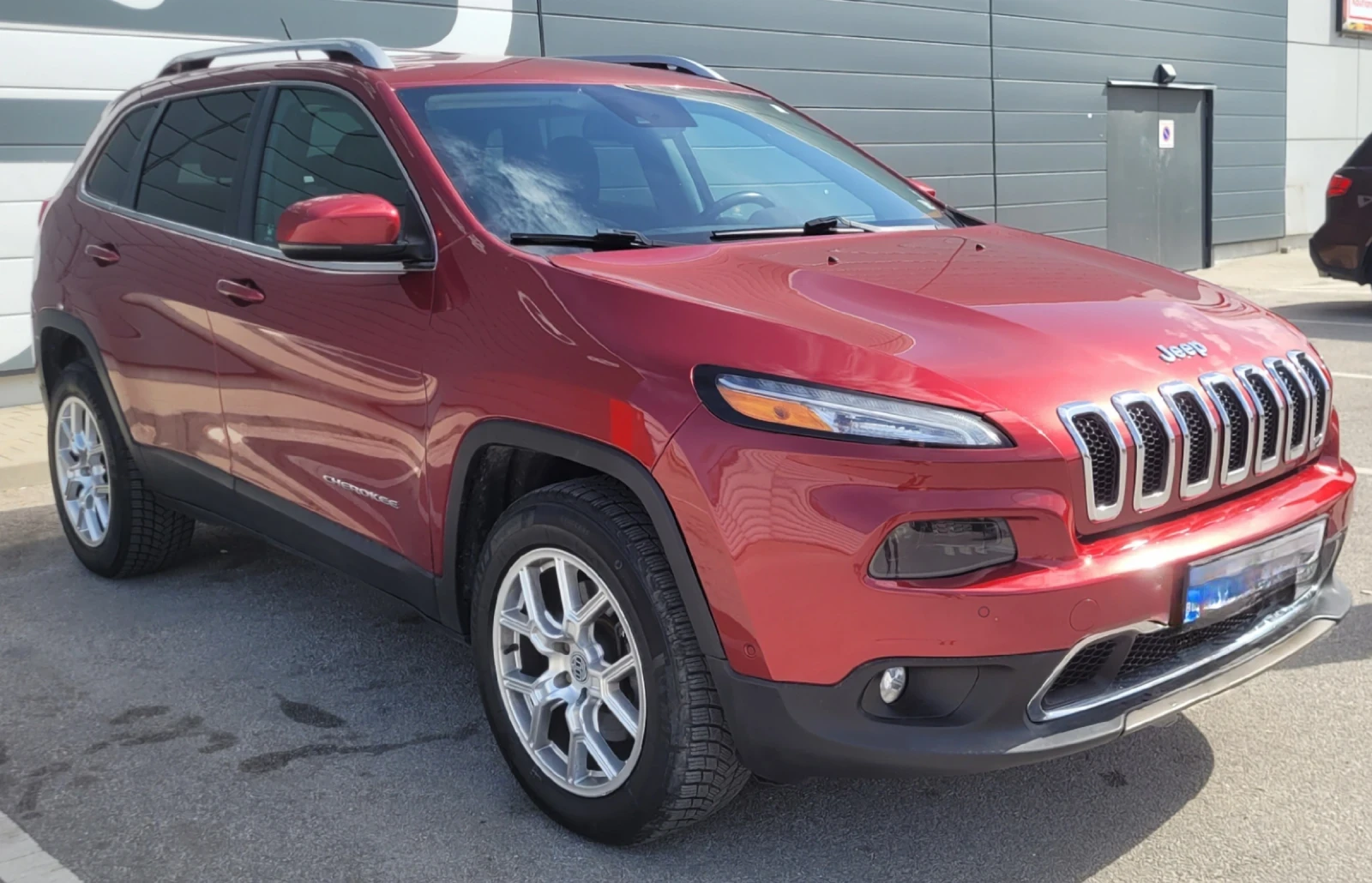 Jeep Cherokee 3.2 LIMITED 4x4 - изображение 2