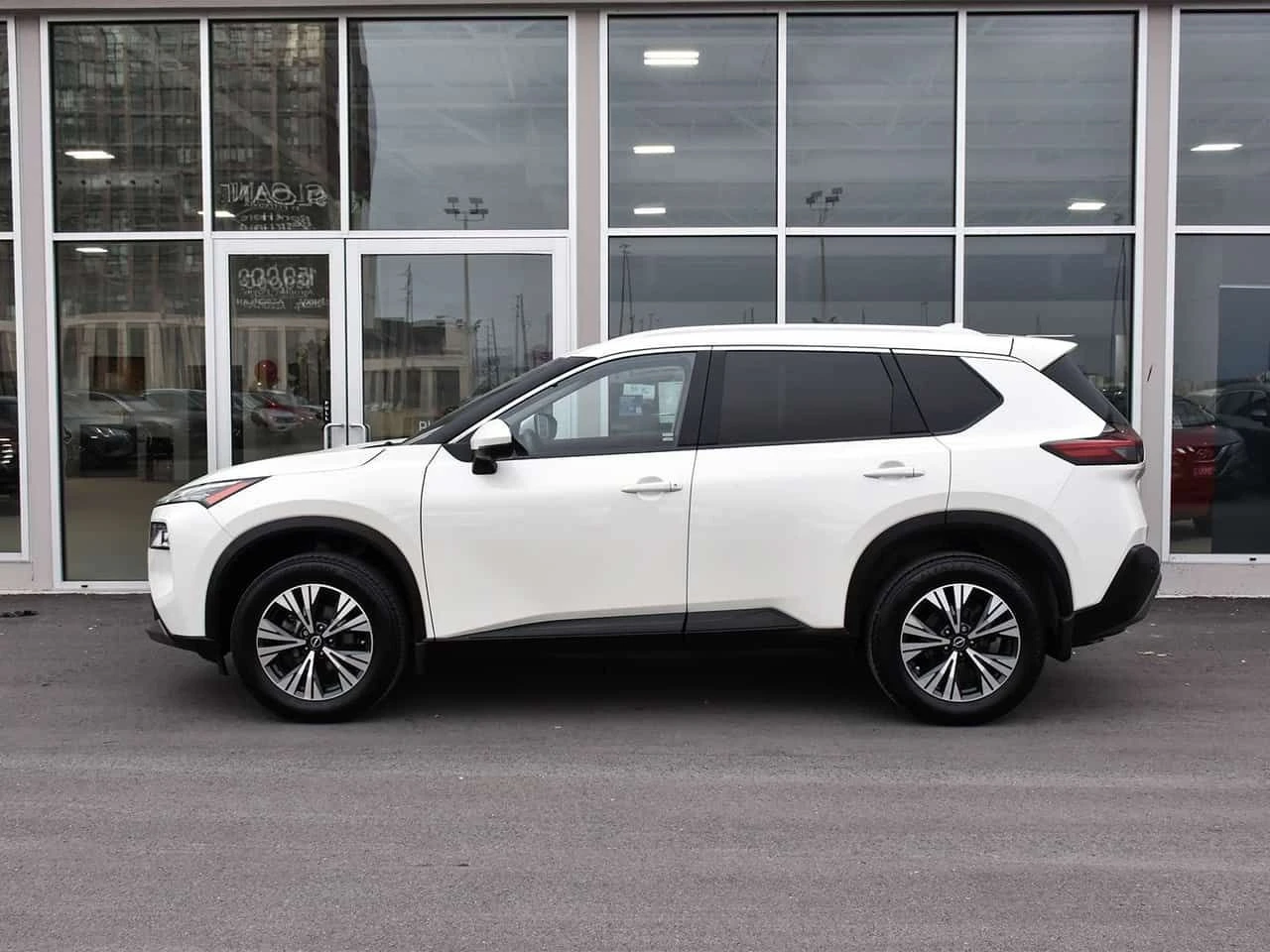 Nissan Rogue * SV * CARFAX * ЦЕНА ДО БГ, снимка 5 - Автомобили и джипове - 54593793
