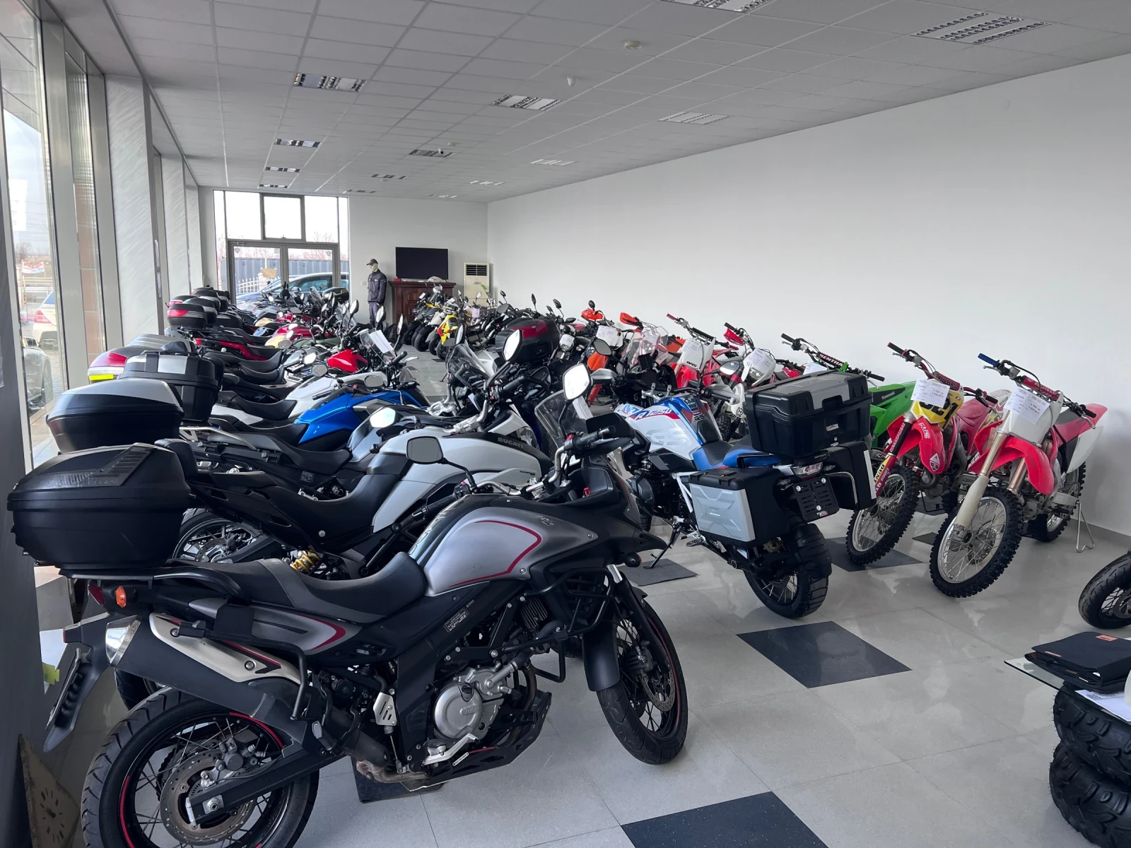 Aprilia Dorsoduro 750, снимка 13 - Мотоциклети и мототехника - 53736251