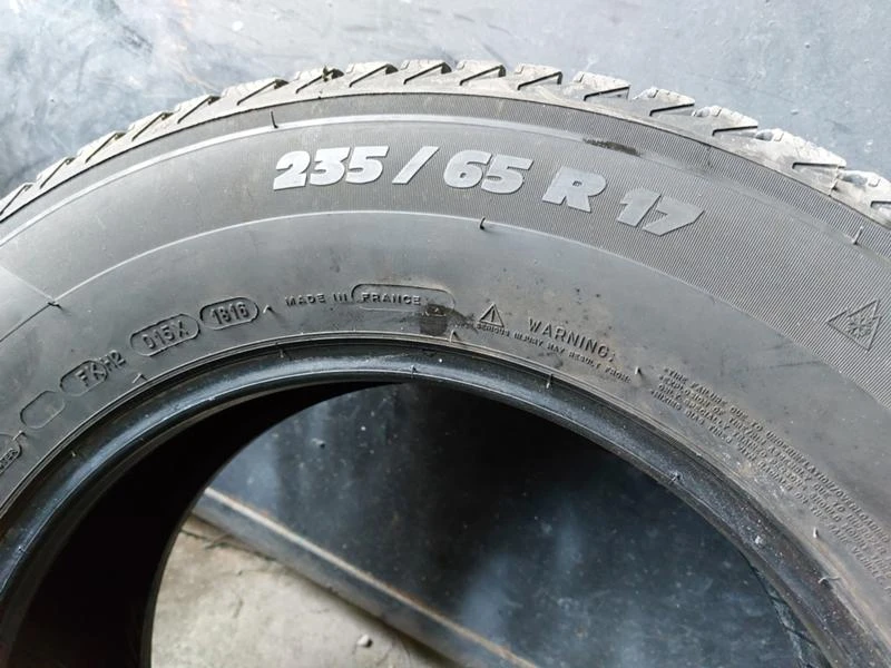 Гуми Зимни 235/65R17, снимка 6 - Гуми и джанти - 35772672