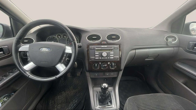 Ford Focus 2.0i, снимка 10 - Автомобили и джипове - 48578210