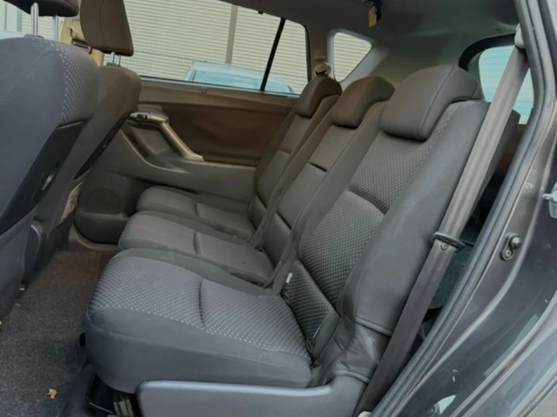 Toyota Verso 1.8 VVT-i С Гаранция | Очакван внос!, снимка 12 - Автомобили и джипове - 52376224