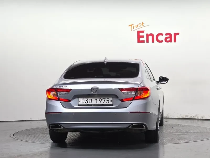 Honda Accord 1.5 Turbo, снимка 4 - Автомобили и джипове - 55700620
