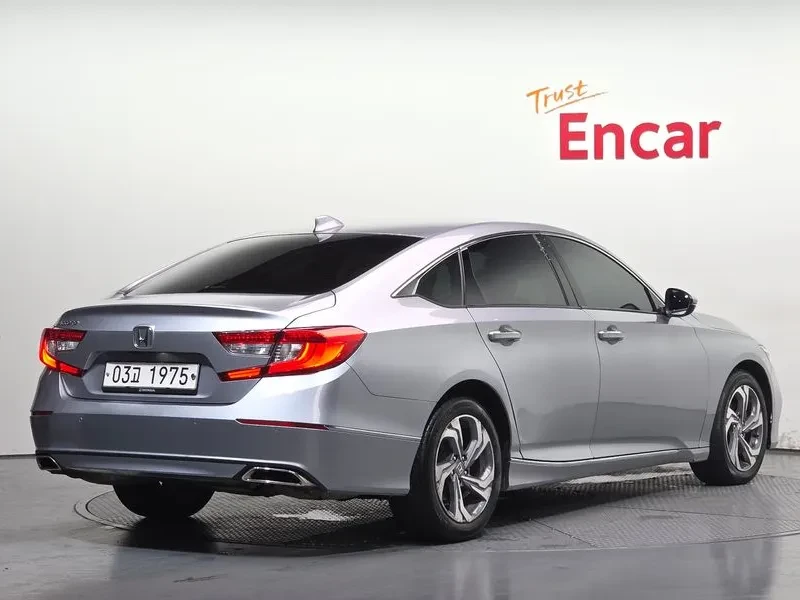 Honda Accord 1.5 Turbo, снимка 2 - Автомобили и джипове - 55700620