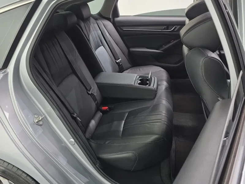 Honda Accord 1.5 Turbo, снимка 12 - Автомобили и джипове - 55700620