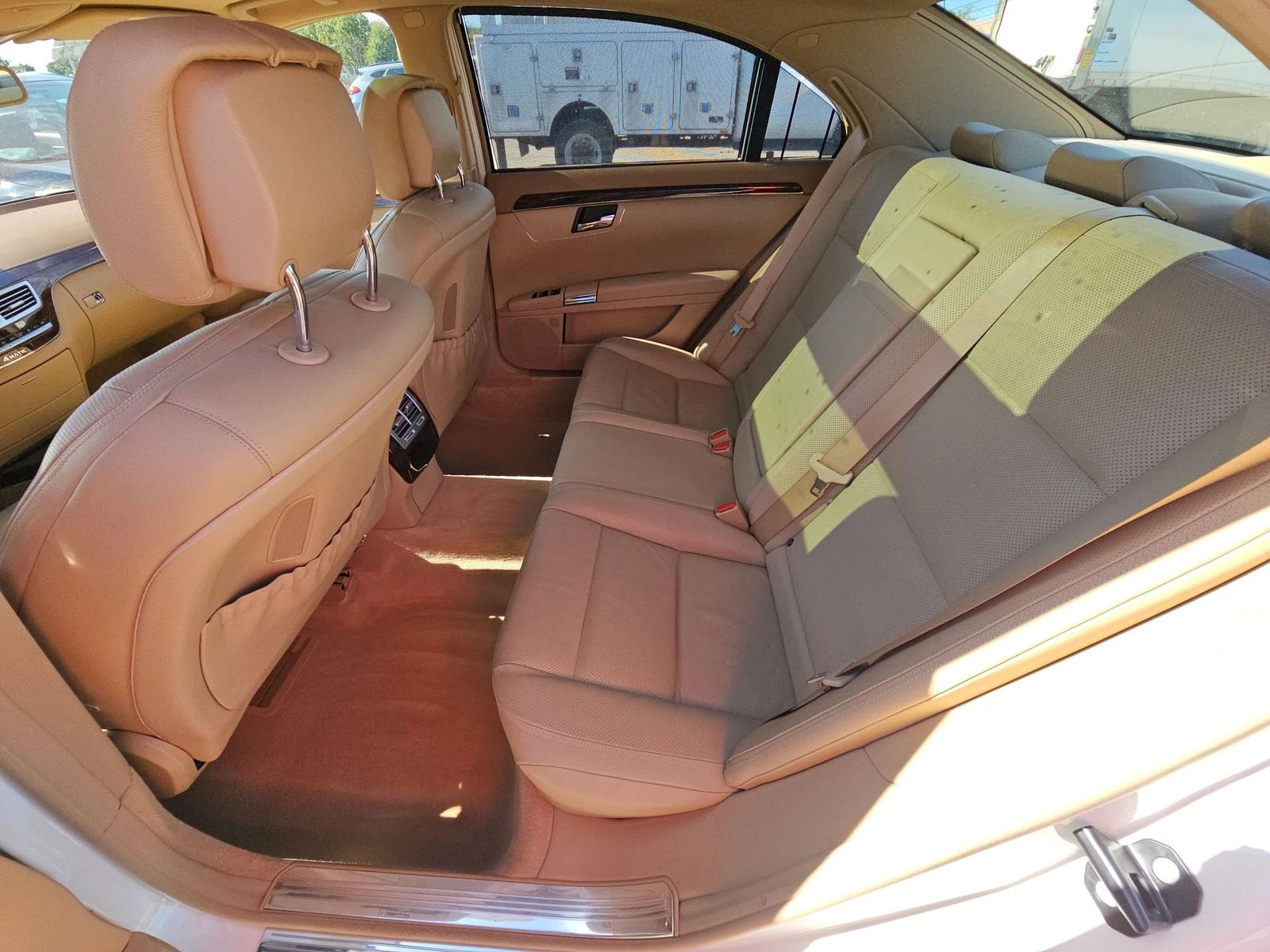 Mercedes-Benz S 550 4MATIC* NIGHT VIEW * Distronic * Keyless * Massage - изображение 10