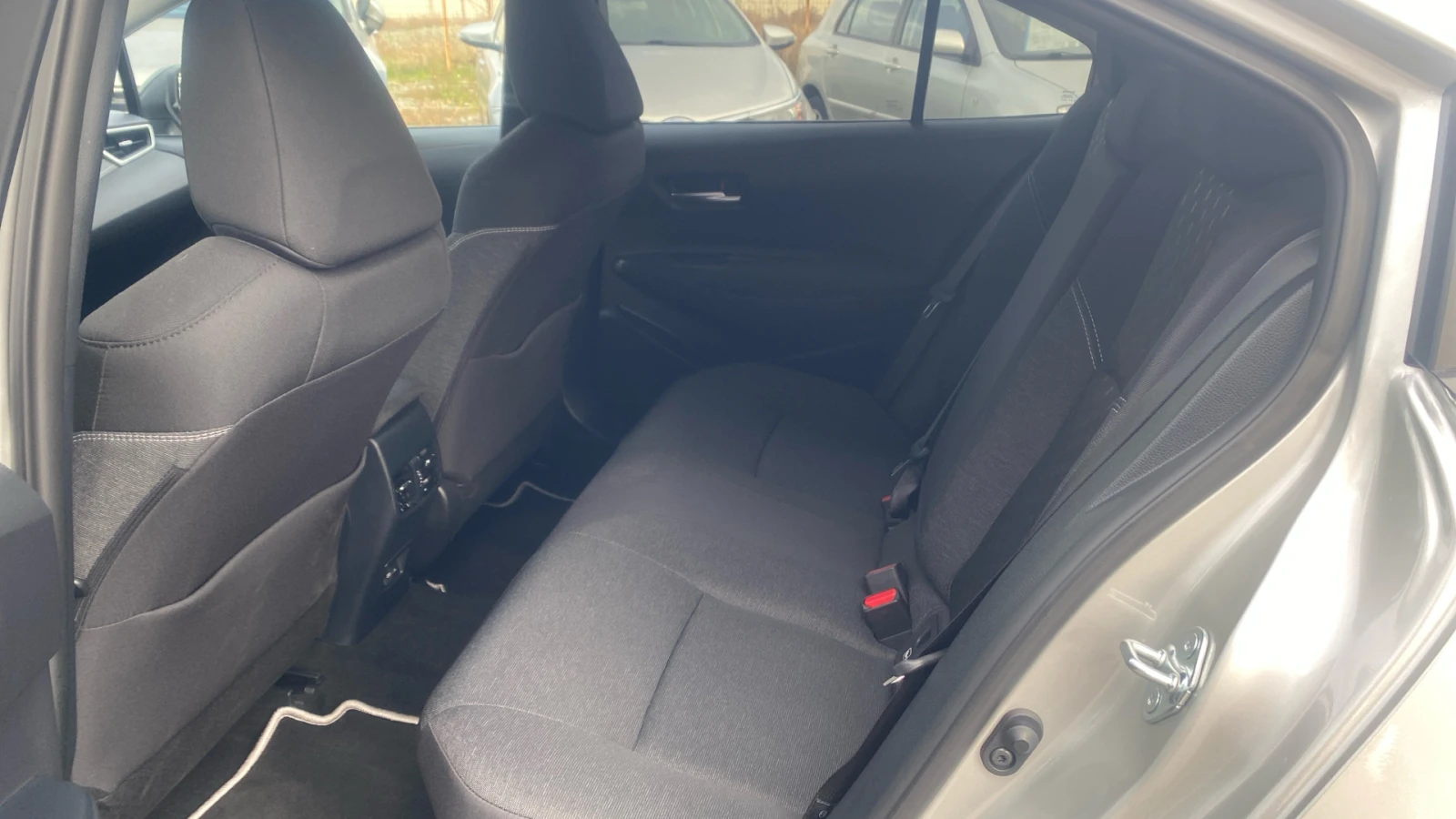 Toyota Corolla 1.8HSD Executive Plus | Mobile.bg   11