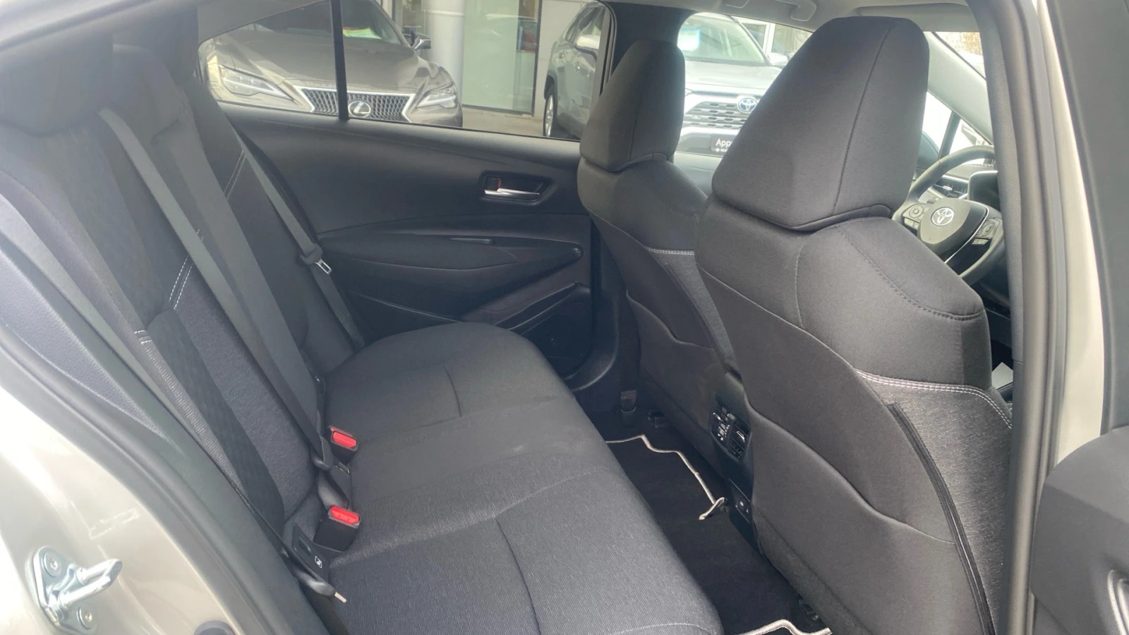 Toyota Corolla 1.8HSD Executive Plus - изображение 7