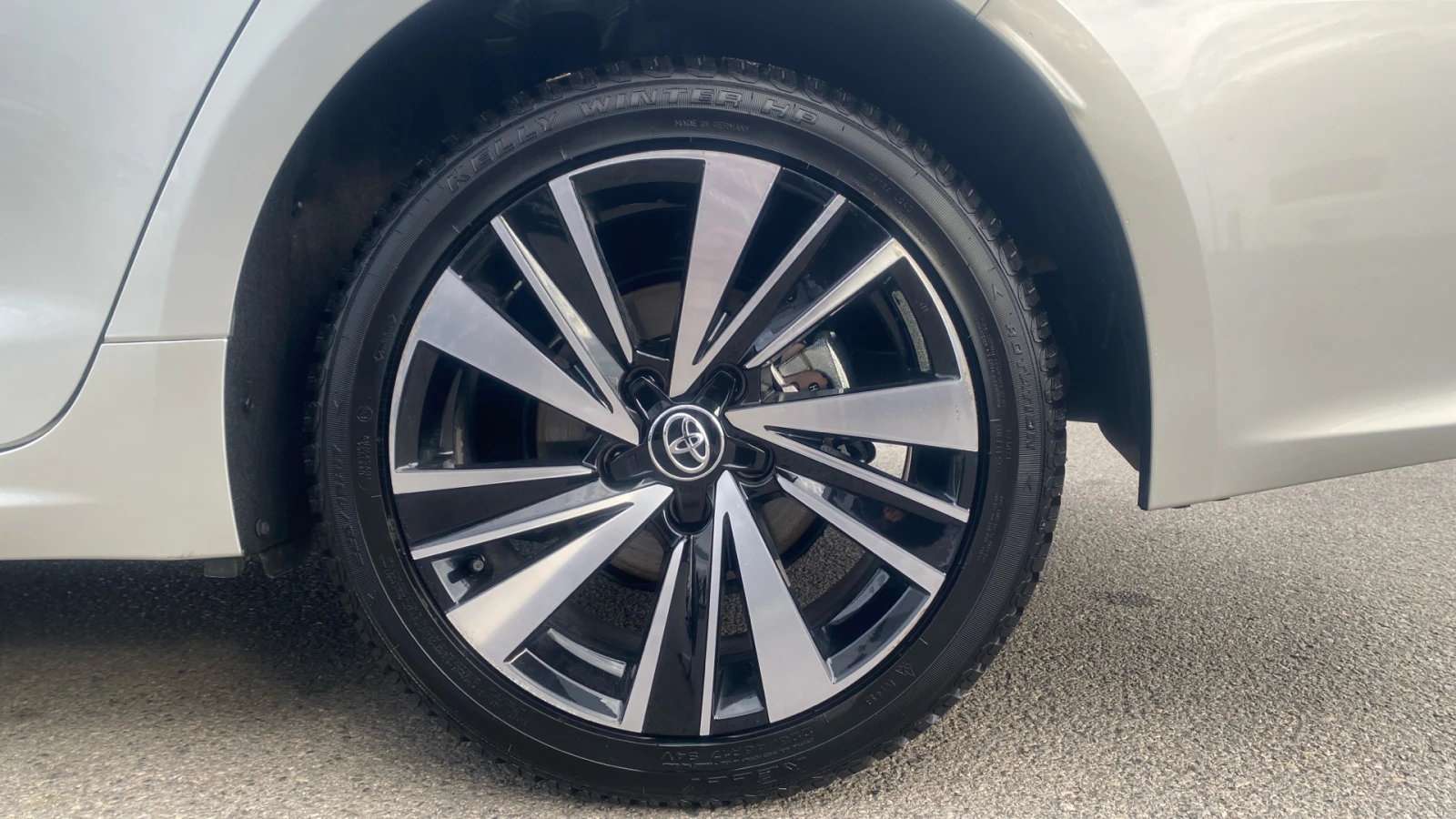 Toyota Corolla 1.8HSD Executive Plus | Mobile.bg   16