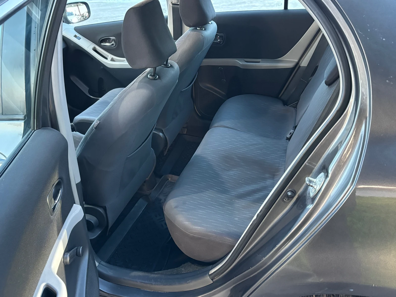 Toyota Yaris  - изображение 7