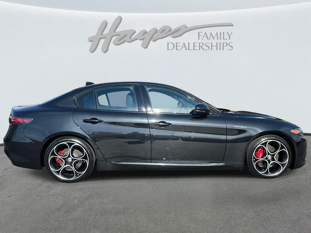 Alfa Romeo Giulia VELOCE RWD* АвтоКредит* (Цена до БГ), снимка 2 - Автомобили и джипове - 53780324