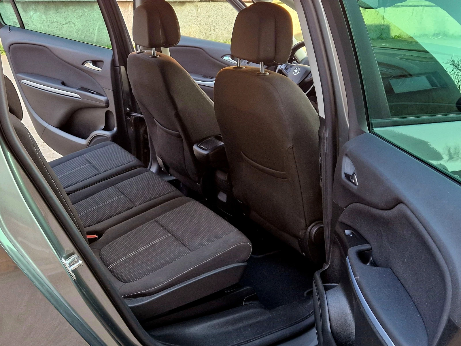 Opel Zafira Tourer 1.6 CDTI 6+ 1, снимка 11 - Автомобили и джипове - 53866983