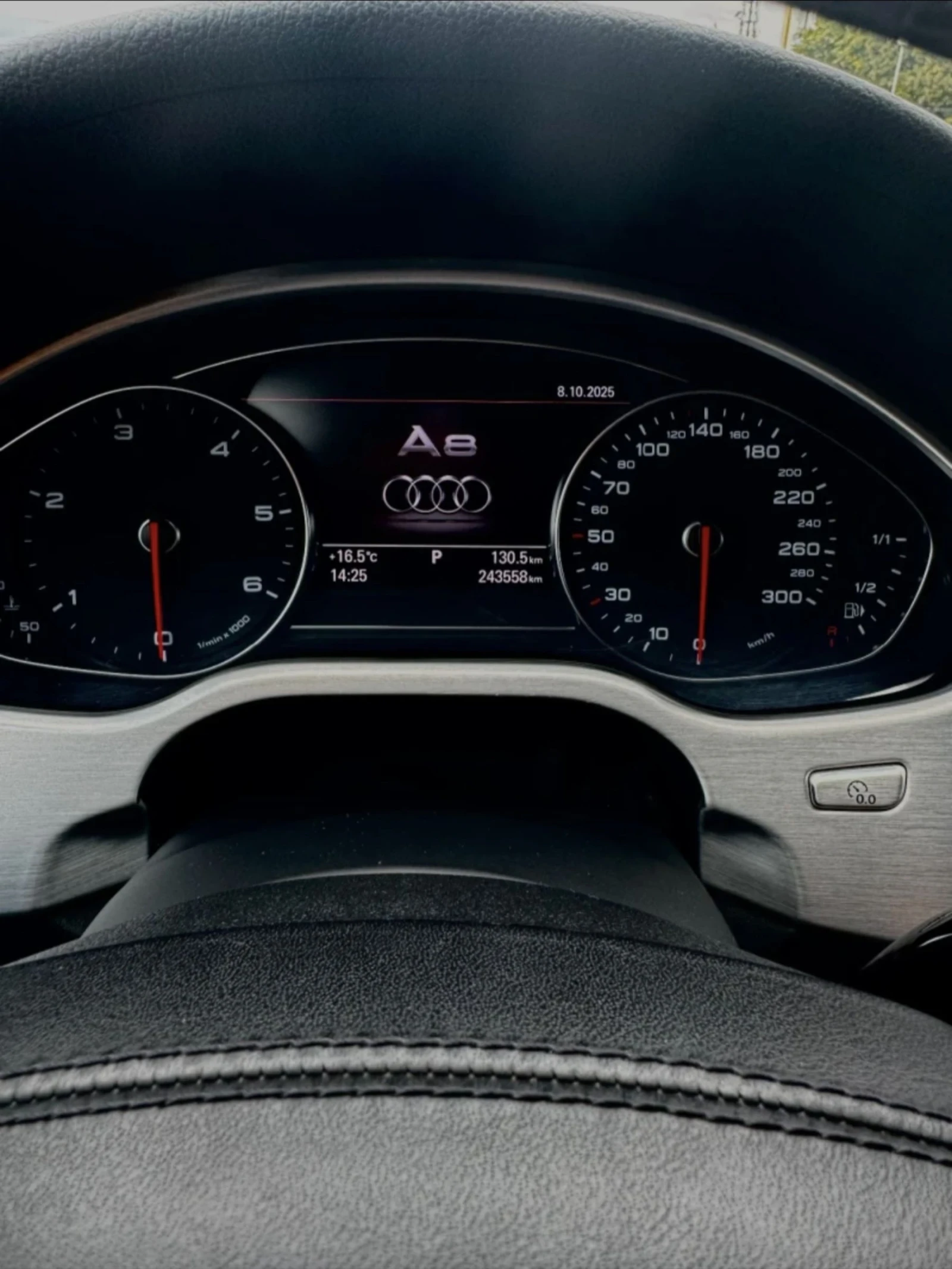 Audi A8 Audi A8L 4.2 TDI   Executive / ПОЧТИ ВСИЧКИ ЕКСТРИ, снимка 15 - Автомобили и джипове - 53876671