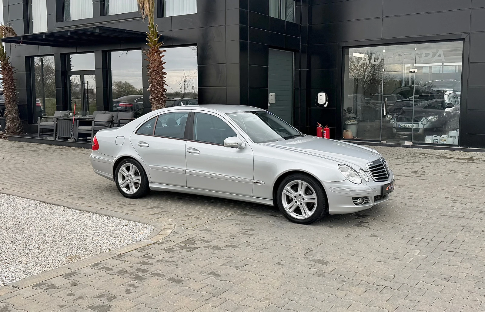 Mercedes-Benz E 320 300CDi Bluetec * Avantgarde* , снимка 3 - Автомобили и джипове - 54087896