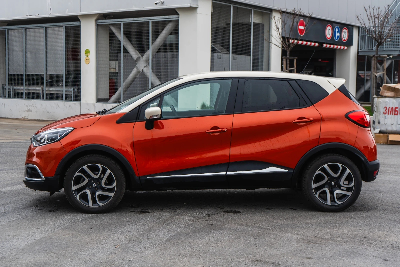 Renault Captur 1.2 TCe ШВЕЙЦАРИЯ АВТОМАТИК 113000 км. ПЕРФЕКТНА, снимка 7 - Автомобили и джипове - 54103309
