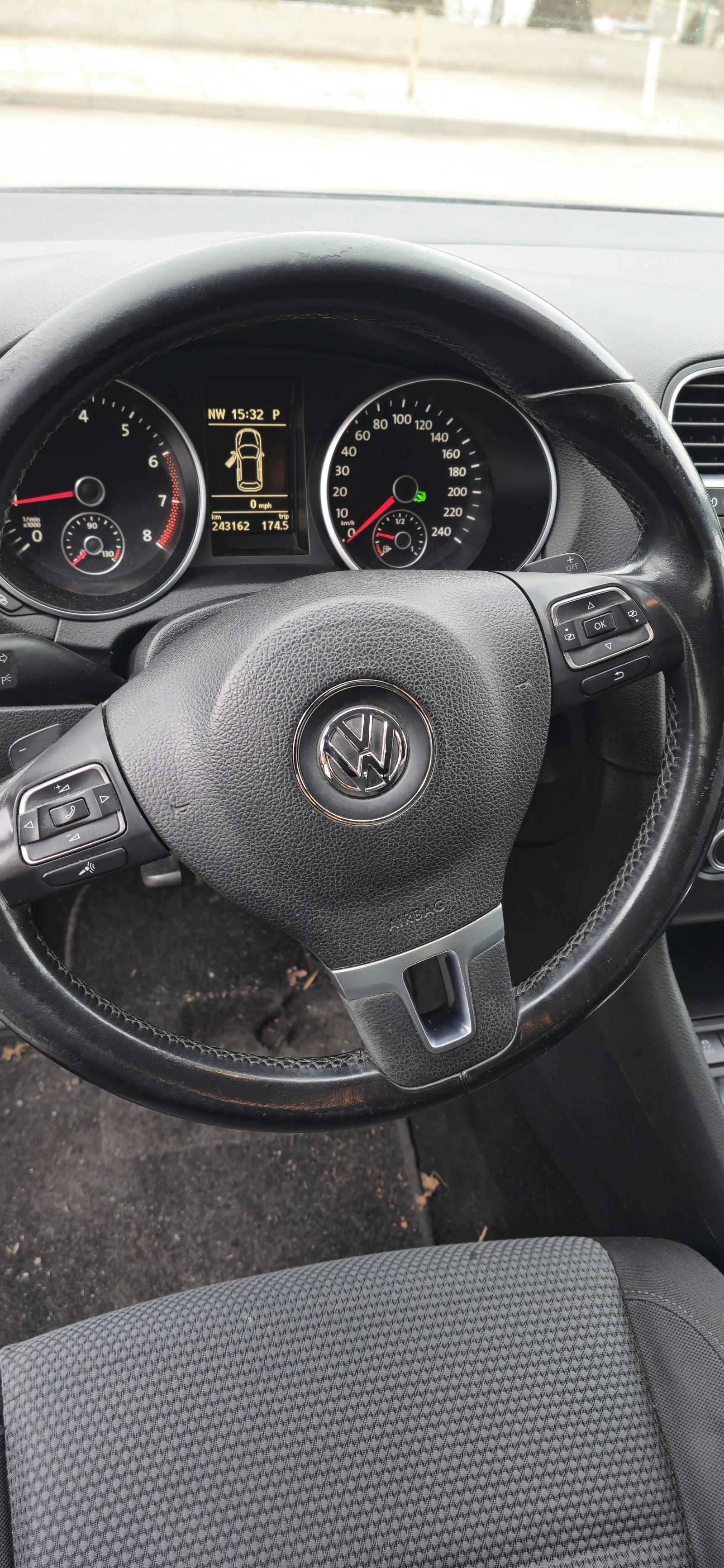 VW Golf 1.2TSI 105 к.с., снимка 4 - Автомобили и джипове - 54154183