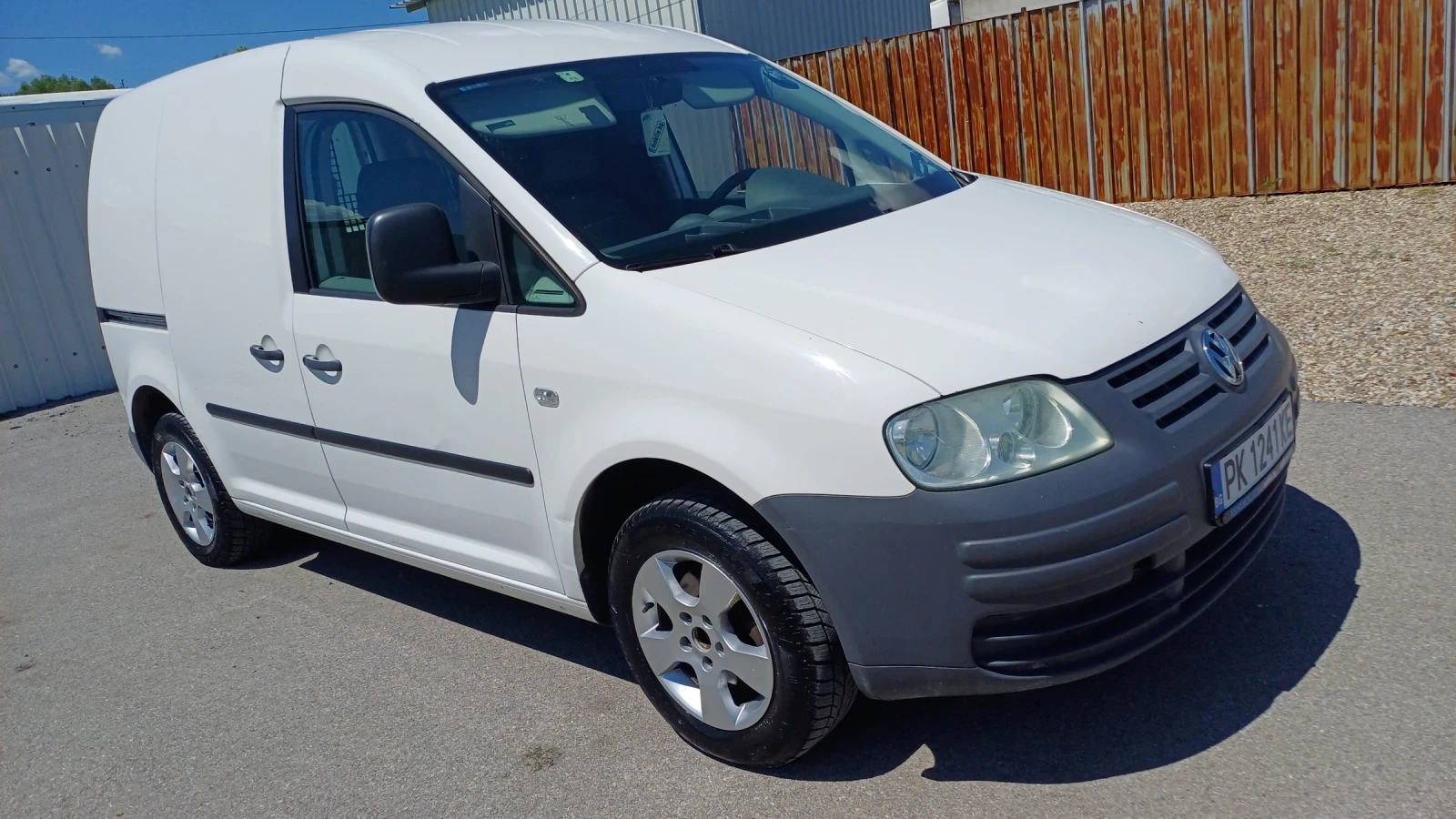 VW Caddy 1.9TDI 105 ОБСЛУЖЕНА, снимка 6 - Автомобили и джипове - 54692276