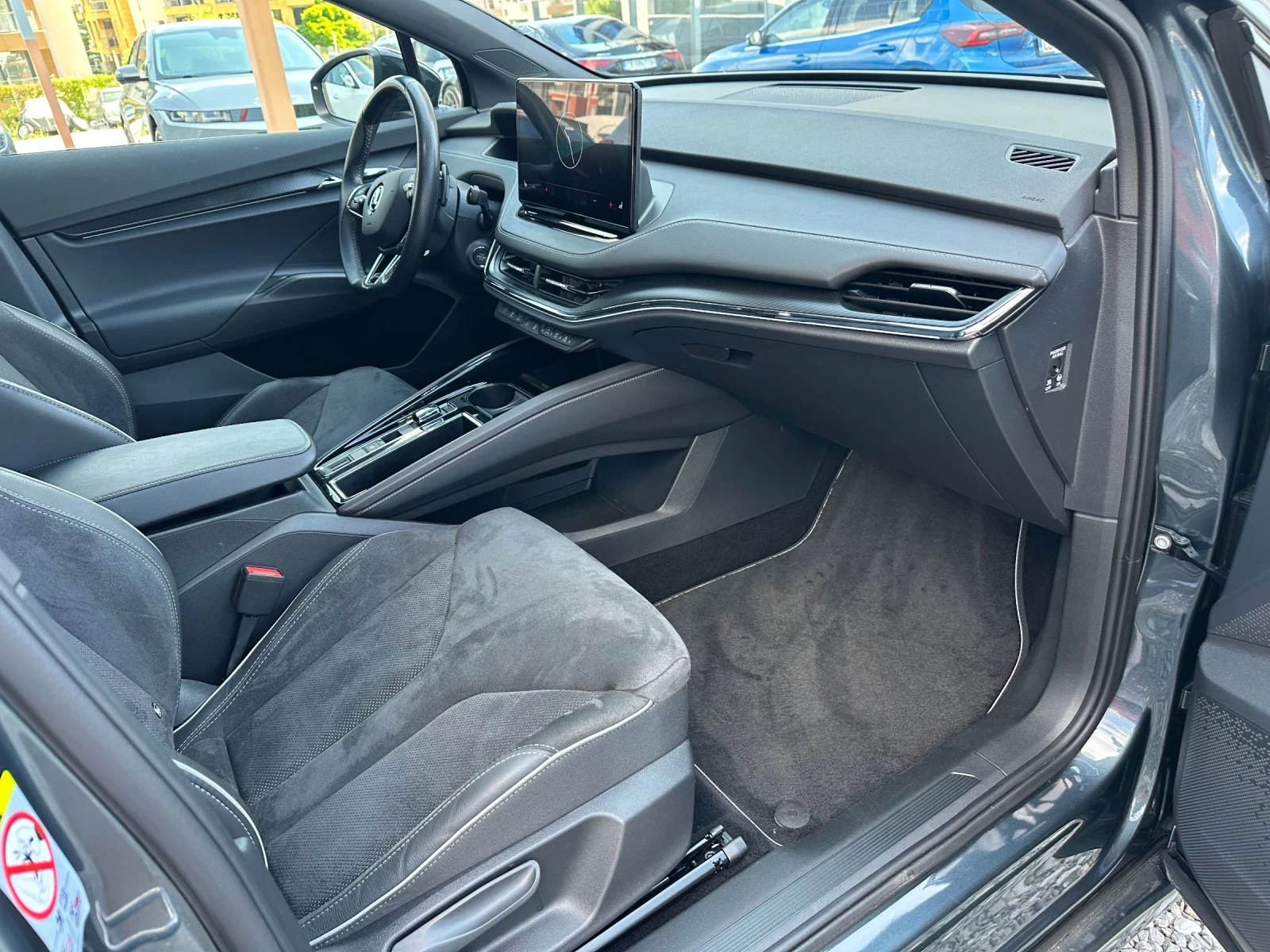Skoda Enyaq ШВЕЙЦАРИЯ 4х4 , снимка 9 - Автомобили и джипове - 54961963
