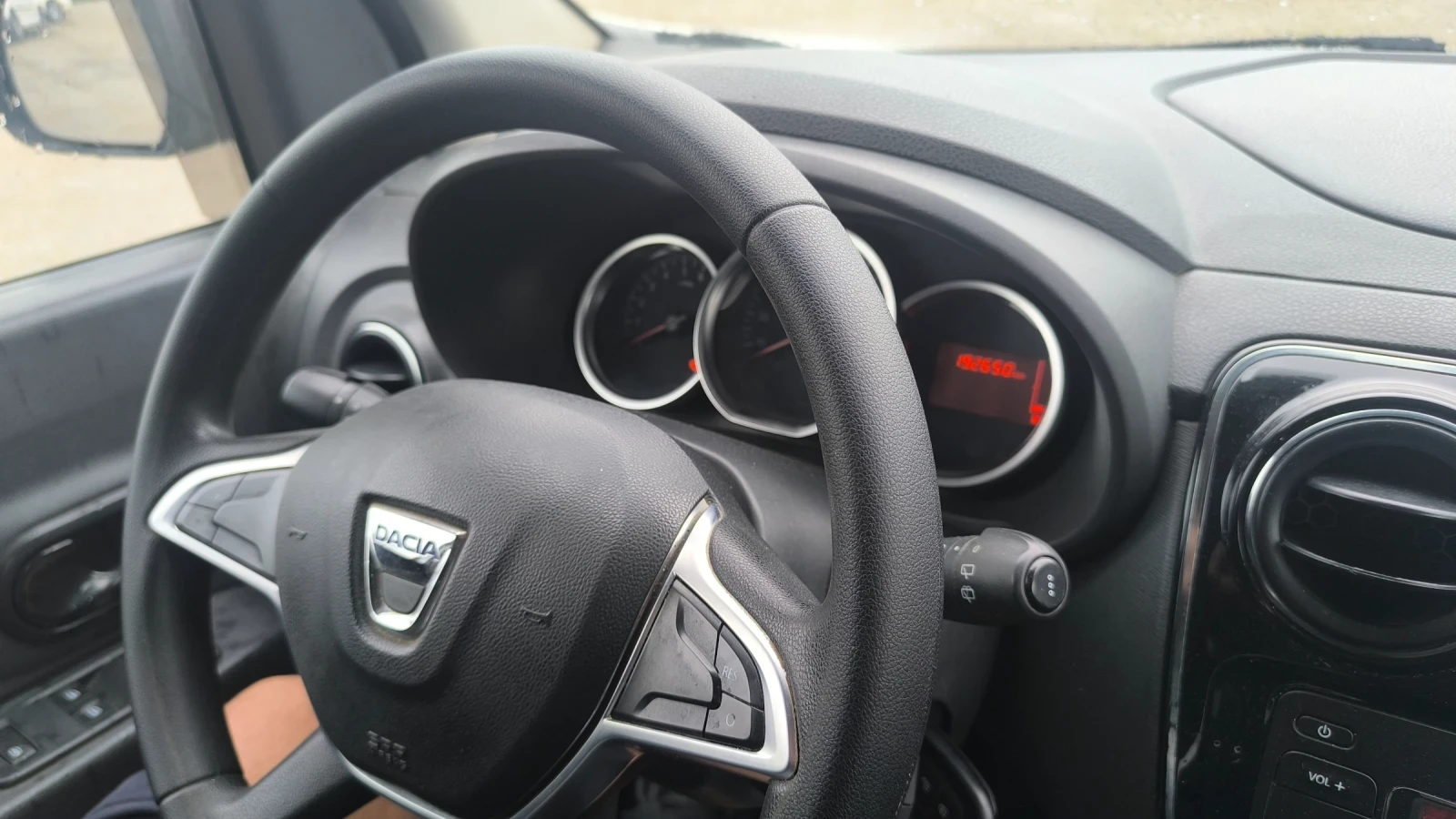 Dacia Lodgy 1.6i LPG, снимка 12 - Автомобили и джипове - 55156538