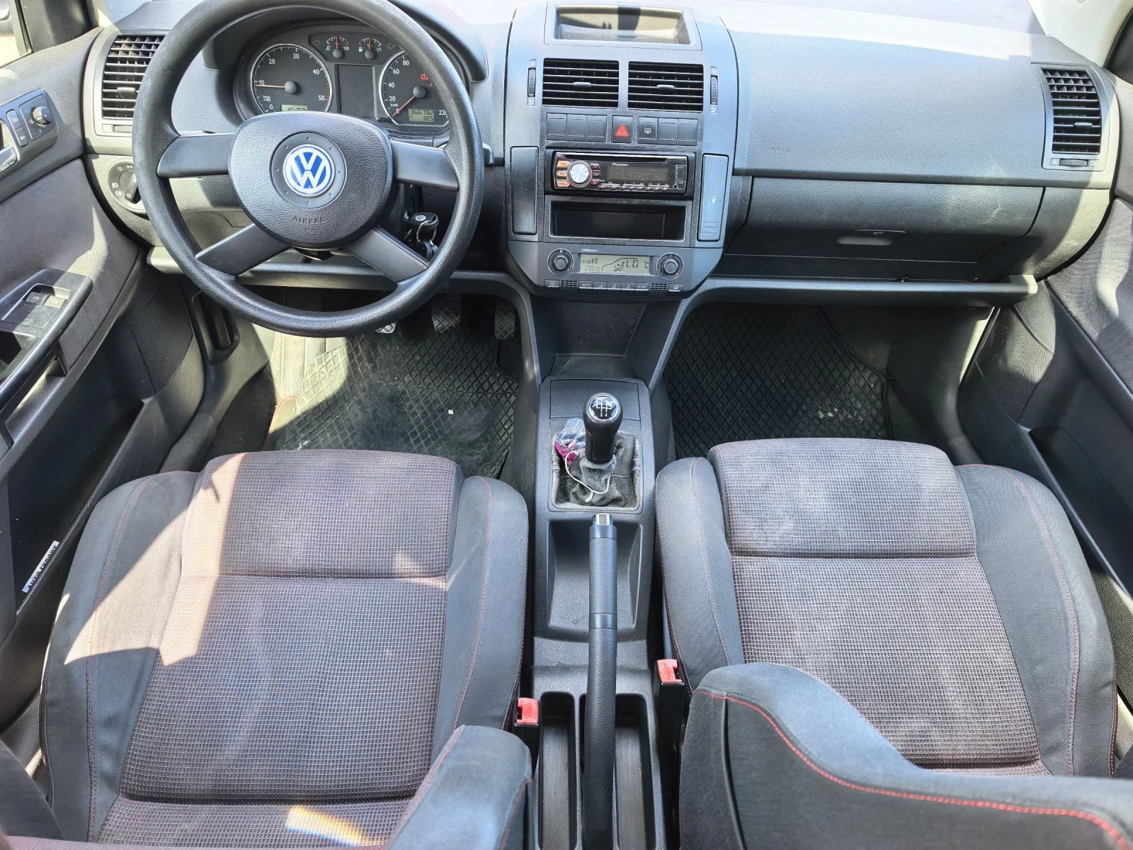 VW Polo 1.9тди 101кс Климатроник , снимка 10 - Автомобили и джипове - 55225197