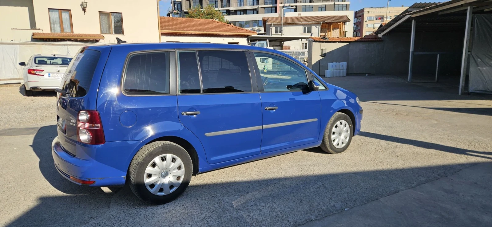 VW Touran 1.9 TDI , снимка 10 - Автомобили и джипове - 56124424