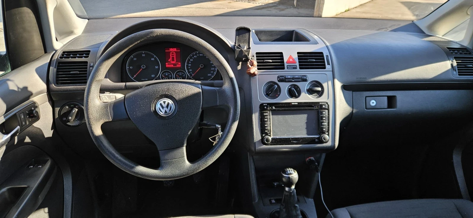 VW Touran 1.9 TDI , снимка 2 - Автомобили и джипове - 56124424