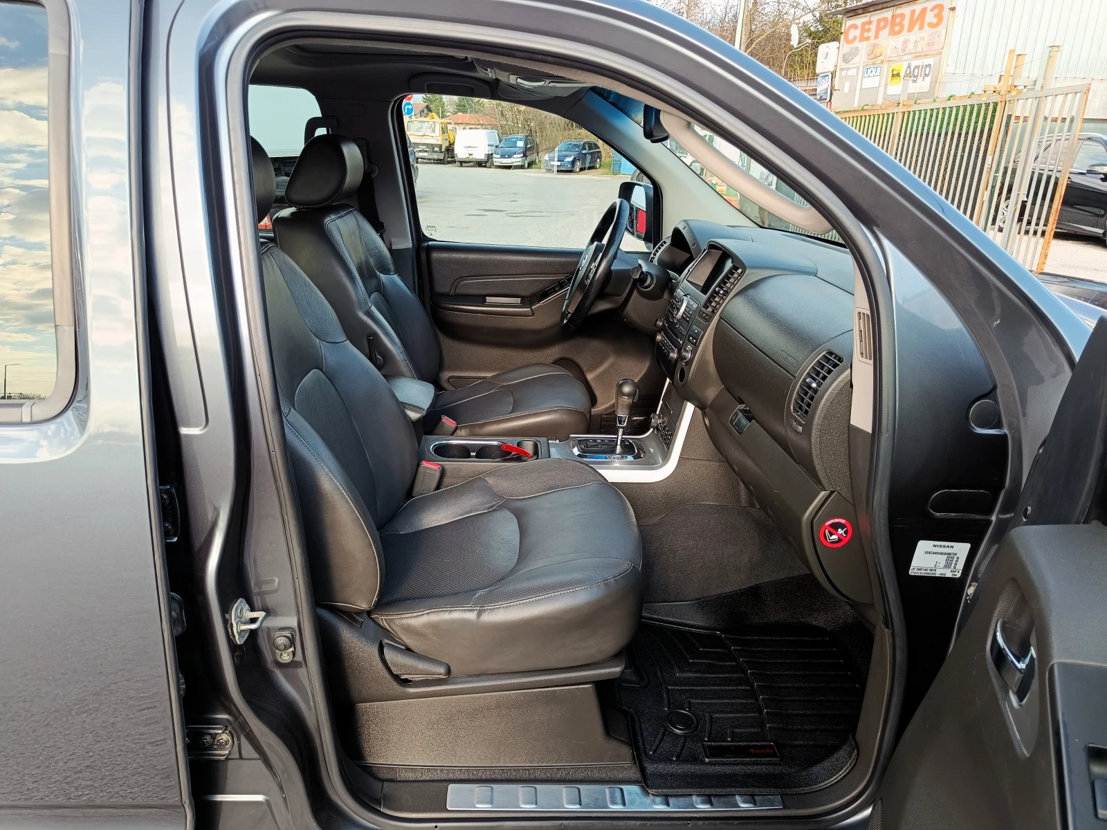 Nissan Navara 3.0 D* Luxury* 4x4* БАВНИ* Face Lift* АВТОМАТ* , снимка 10 - Автомобили и джипове - 54196341