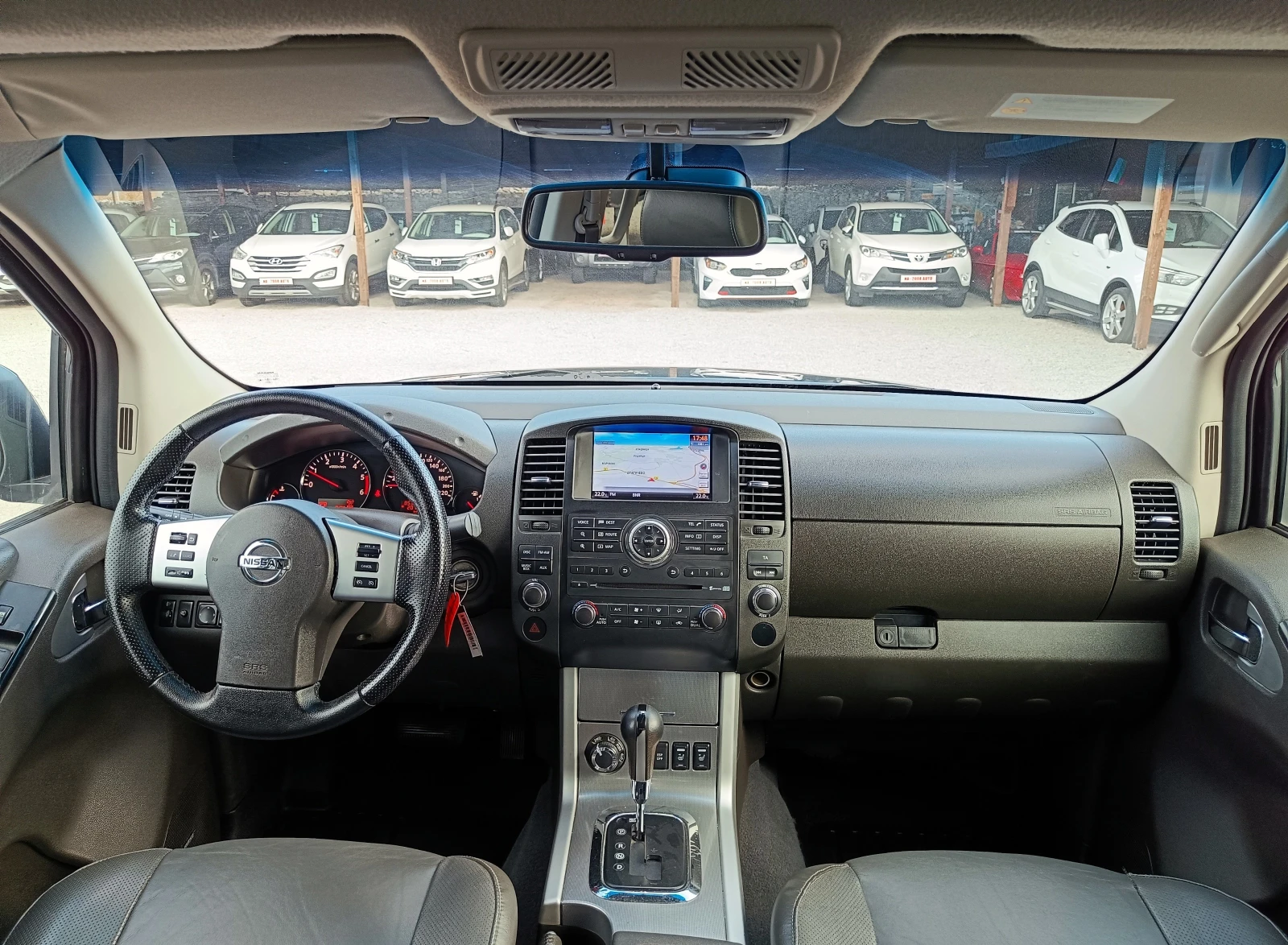 Nissan Navara 3.0 D* Luxury* 4x4* БАВНИ* Face Lift* АВТОМАТ* , снимка 11 - Автомобили и джипове - 54196341