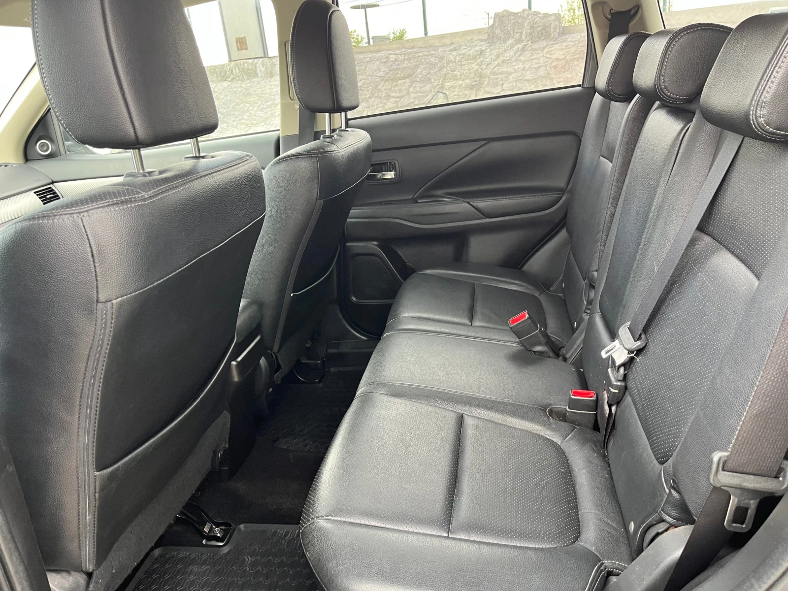 Mitsubishi Outlander 2.2D 4WD Facelift, снимка 14 - Автомобили и джипове - 54391918