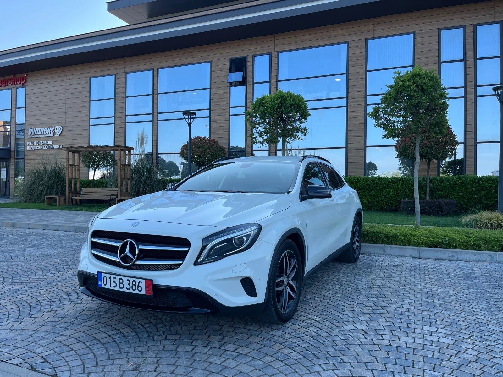 Mercedes-Benz GLA 200 2.2CDI 136к.с.* Bixenon* 4matic* Navi* Camera* Per, снимка 3 - Автомобили и джипове - 54685070
