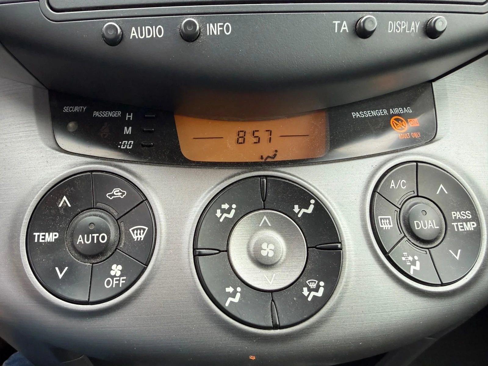 Toyota Rav4, снимка 11 - Автомобили и джипове - 54763260