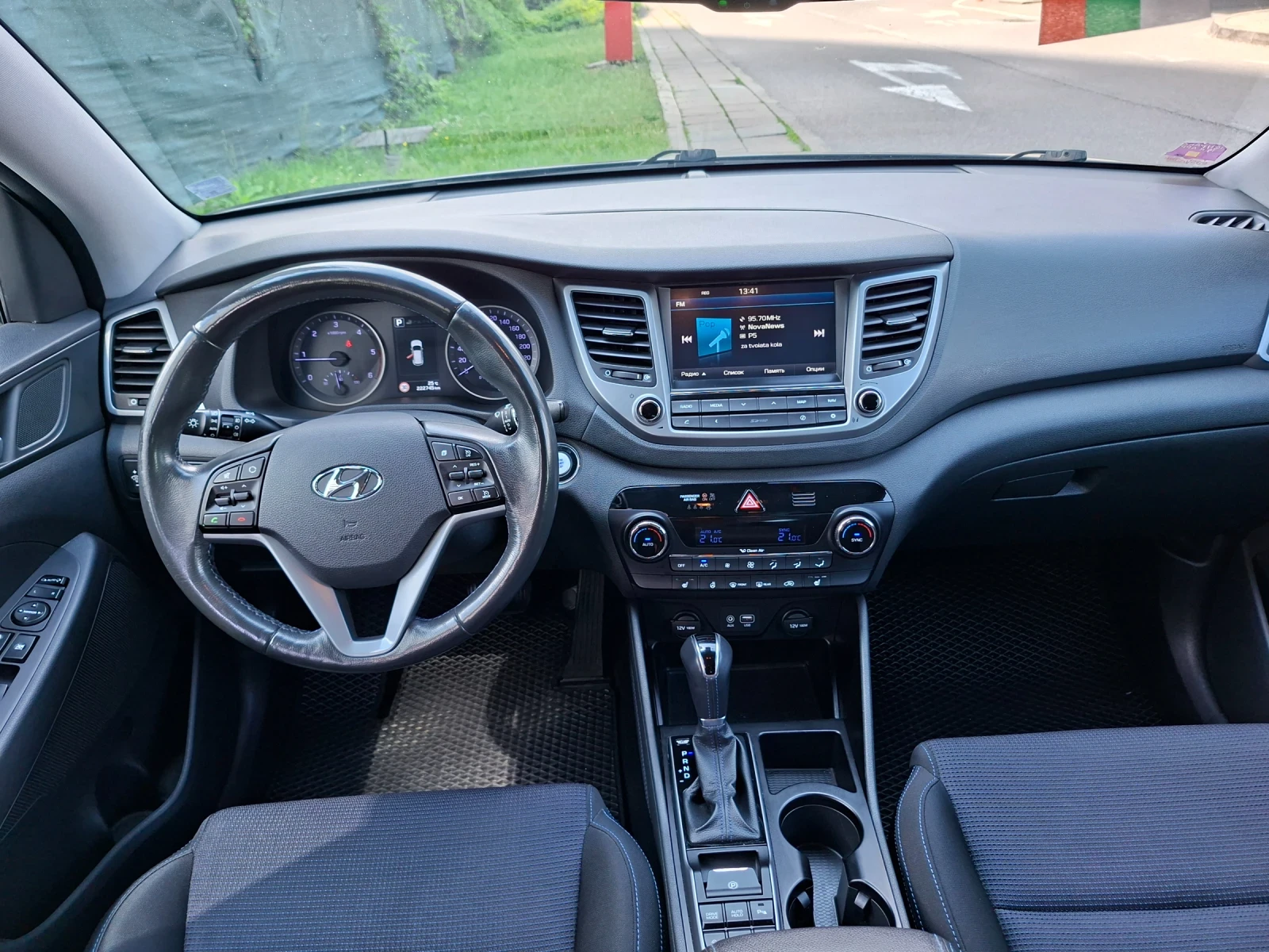 Hyundai Tucson, снимка 6 - Автомобили и джипове - 54810211