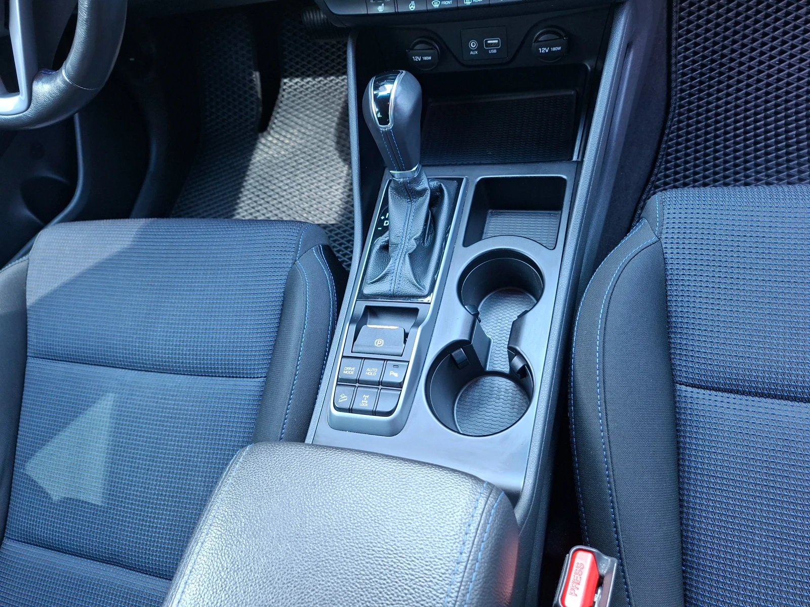 Hyundai Tucson, снимка 17 - Автомобили и джипове - 54810211