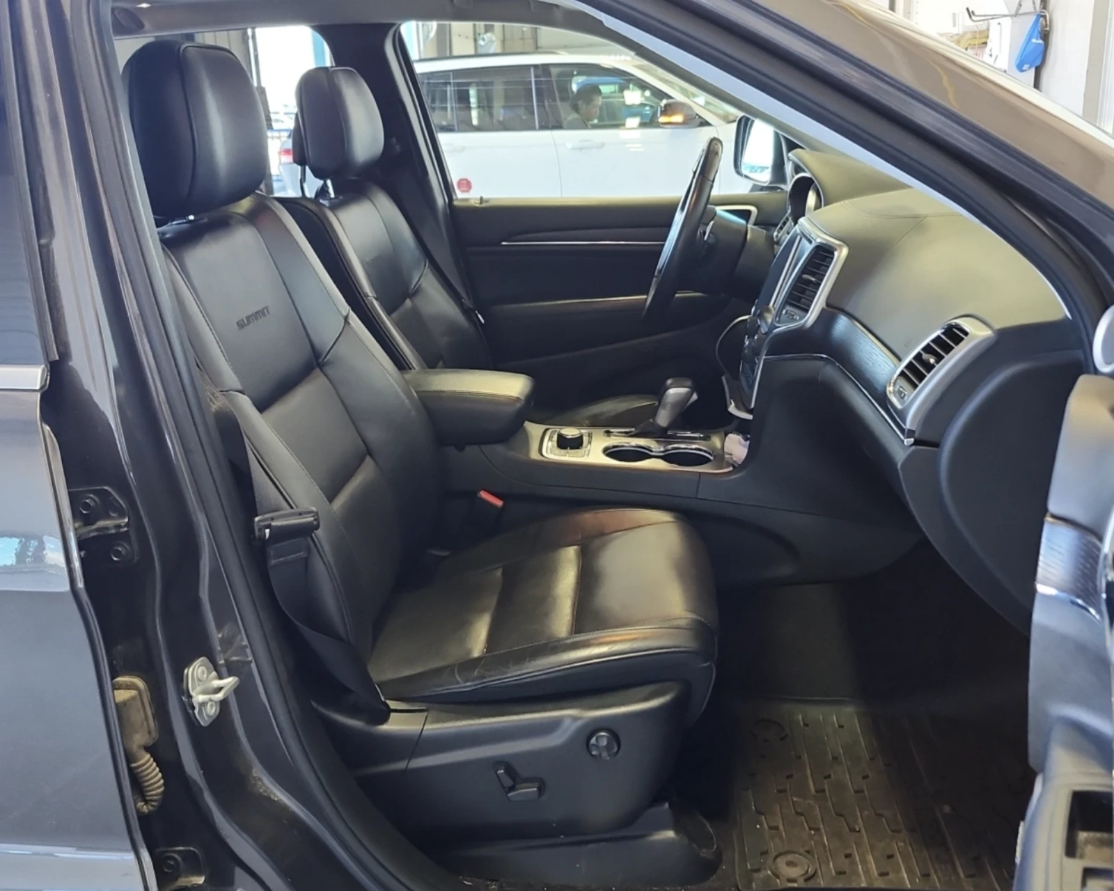 Jeep Grand cherokee Summit, снимка 12 - Автомобили и джипове - 55189533