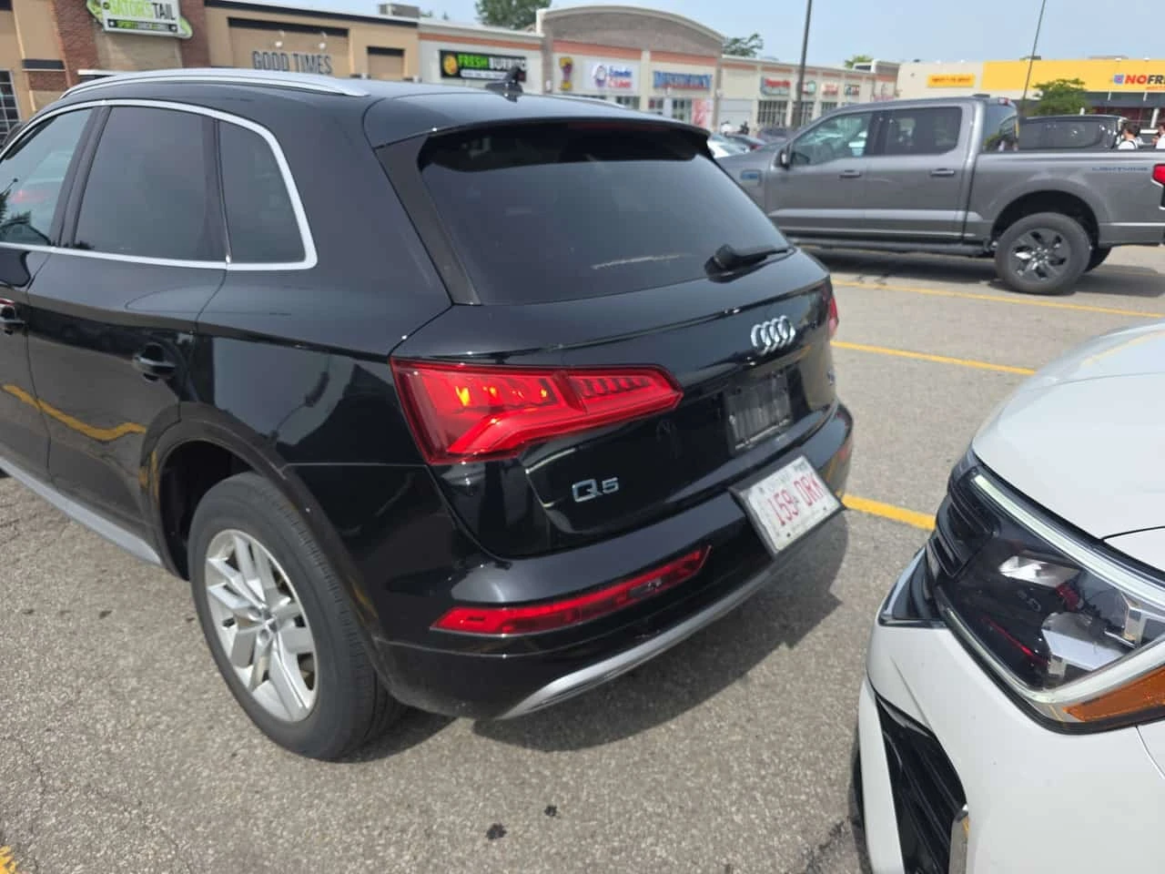 Audi Q5 * Komfort * CARFAX * БЕЗ ПЪРВОНАЧАЛНА ВНОСКА, снимка 4 - Автомобили и джипове - 56187458