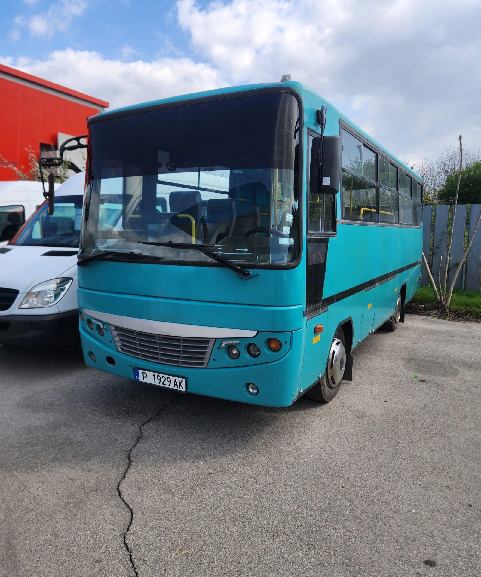 Isuzu Urban Подходящ и за кемпер!, снимка 1